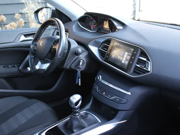 Peugeot 308 1.2 PureTech 130PK Blue Lease Premium Trekhaak, Panoramadak, Apple Carplay, Android Auto, Parkeersensoren, Led Koplampen afbeelding 16