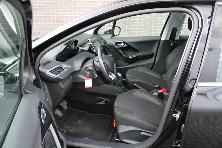 Peugeot 208 1.2 PureTech Allure afbeelding 8