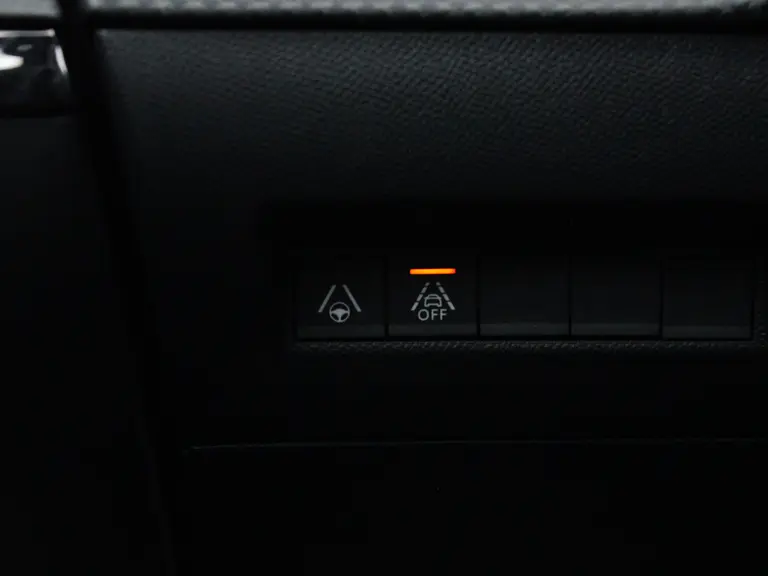 Peugeot e-208 GT Pack 50 kWh 136PK Navigatie, Alcantara Leder, Achteruitrijcamera, Keyless, Panoramadak, Parkeersensoren Voor & Achter afbeelding 21
