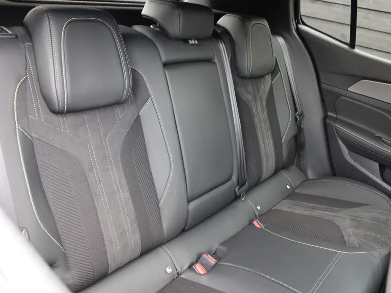 Peugeot 408 GT 1.2 PureTech 130PK EAT8 Automaat Navigatie, Rondomzichtcamera, Stoelverwarmig, Massage, Stuurverwarming, Panoramadak, Trekhaak afbeelding 19