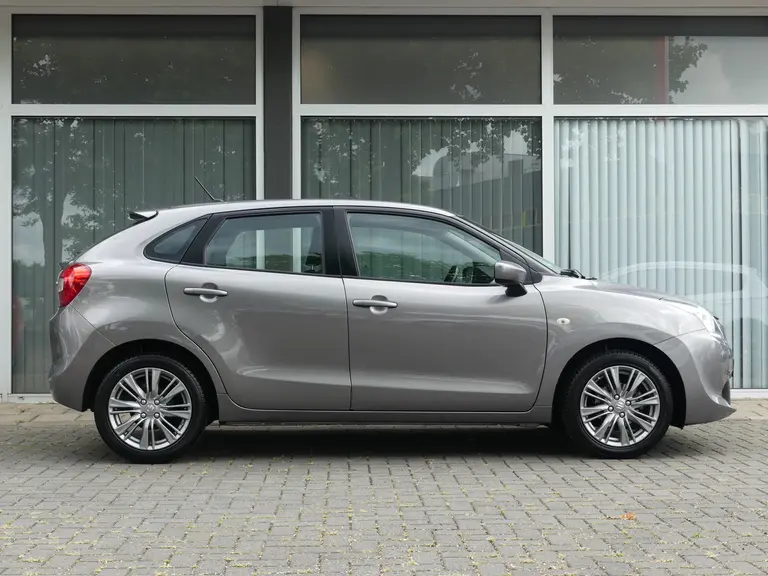 Suzuki Baleno 1.2 Exclusive All seasen banden, Dealer o.h., Airco, Stoelverwarming, afbeelding 2