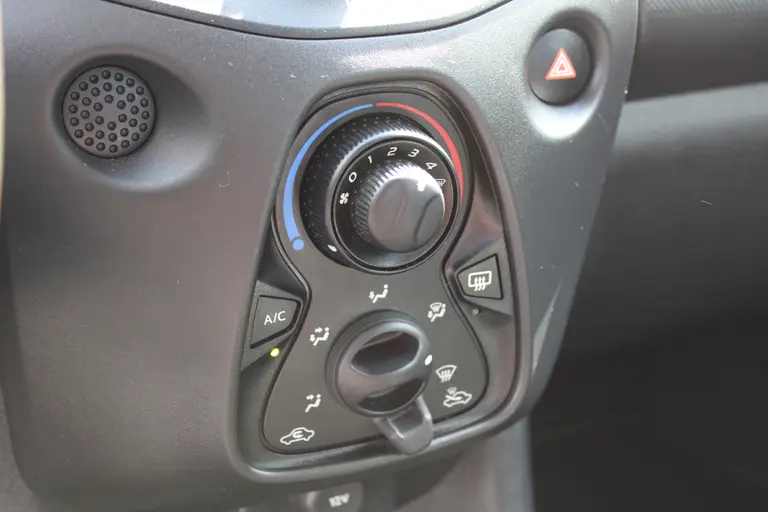 Toyota Aygo 1.0 VVT-i x-fun Elektr. ramen voor, Start/Stop Systeem, Airco, All-Season banden afbeelding 19