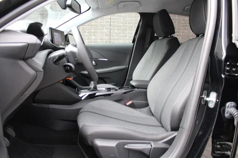 Peugeot 208 Allure 1.2 PureTech 100PK Navigatie, Stoelverwarming, Camera achter, Parkeerhulp voor & Achter, Lichtmetalen velgen afbeelding 9
