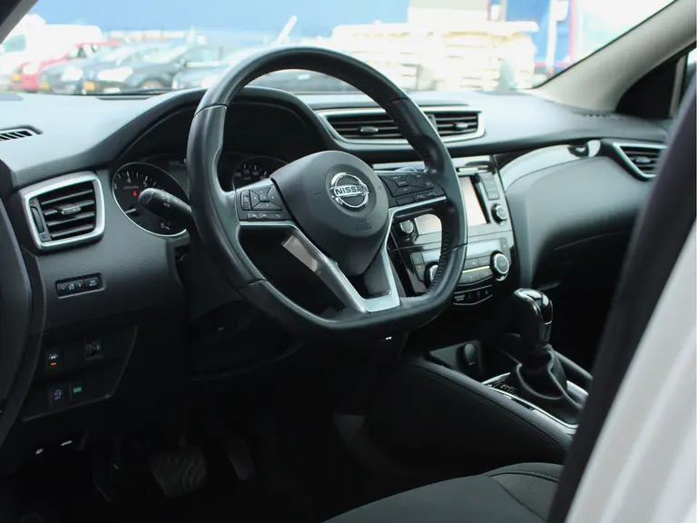 Nissan QASHQAI 1.2 N-Connecta Automaat Trekhaak, Panoramadak, Cruise en Climate Control, Achteruitrijcamera afbeelding 6