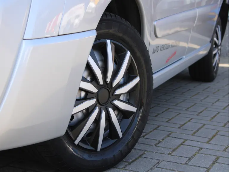 Peugeot Expert 227 1.6 HDI L1H1 Navteq 2, 3 Zitplaatsen Trekhaak, Navigatie, Cruise Control, Bluetooth, Airco afbeelding 2