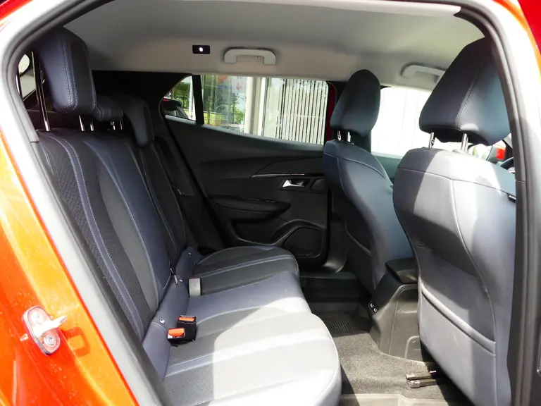 Peugeot 2008 1.2 PureTech Allure Pack, Trekhaak ,130PK, 3D cockpit, Cruise Control afbeelding 24