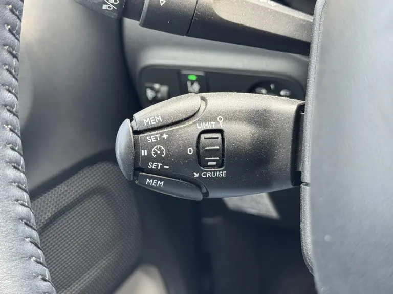 Citroën C3 Shine 1.2 PureTech 82PK Navigatie, Achteruitrijcamera, Keyless, Stoelverwarming, Parkeersensoren afbeelding 23