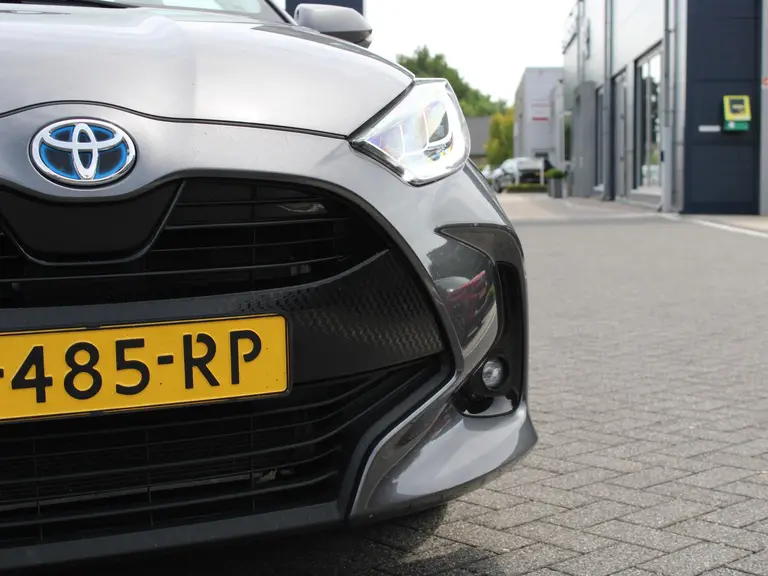 Toyota Yaris Dynamic 1.5 Hybrid 115PK Automaat Lichtmetalen velgen, Achteruitrij camera, Climate Control, KeylessEntry, AppleCarplay/Android Auto Navigatie afbeelding 3