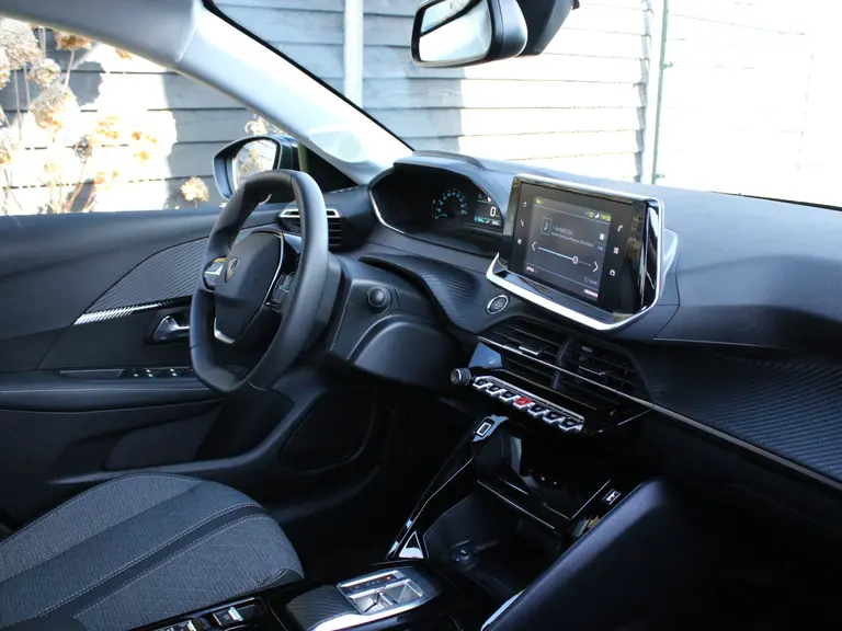 Peugeot e-208 EV Style 50 kWh Navigatie, Keyless, Stoelverwarming, Parkeersensoren Voor & Achter, Apple Carplay, Android Auto afbeelding 14