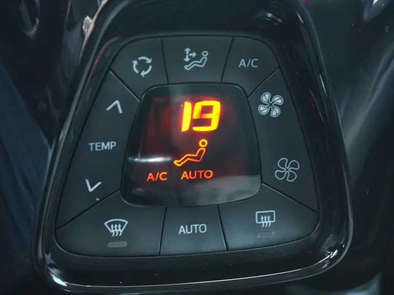Peugeot 108 Allure 1.0 e-VTi 70PK 5DRS Navigatie, Achteruitrijcamera, Keyless Entry & Start, Cimate Control afbeelding 28