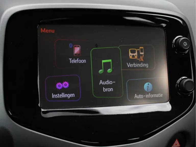 Toyota Aygo 1.0 VVT-i x-play Navigatie, Achteruitrijcamera, Carplay/Android Auto, Bluetooth, Airco afbeelding 19