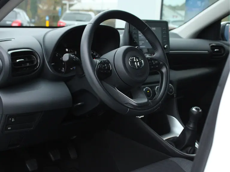 Toyota Yaris 1.0 VVT-i Active Cruise Control, Airco, Lichtmetalen Velgen, Bluetooth, Achteruitrijcamera afbeelding 5