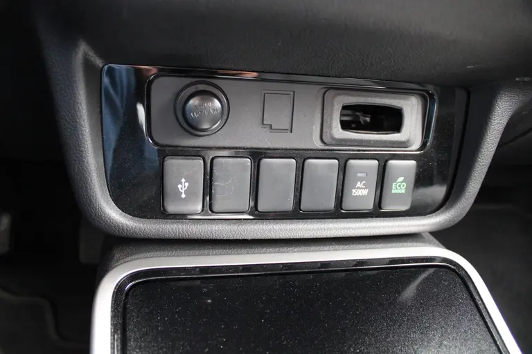 Mitsubishi Outlander 2.4 PHEV Intense+ Cruise/Climate control, Apple carplay/Android auto, Camera, Stoelverwarming, 18"LM velgen, afbeelding 20