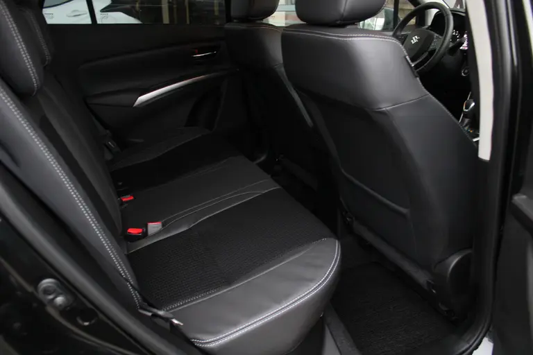 Suzuki S-Cross 1.5 Hybrid Style Adaptieve Cruise Control, Navigatie, Parkeersensoren Voor en Achter, Dodehoek Detectie afbeelding 16