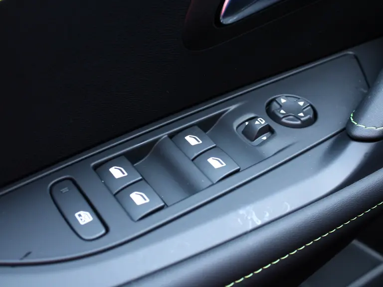 Peugeot 208 GT 1.2 Hybrid 145PK e-DCS6 Automaat Navigatie, Rondomzichtcamera, Keyless, Massage, Stoelverwarming, Parkeersensoren afbeelding 19