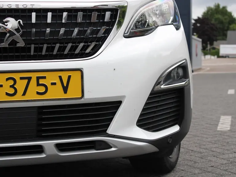 Peugeot 3008 Allure 1.2 PureTech 130PK Trekhaak, AppleCarPlay/AndroidAuto Navigatie, Lichtmetalen velgen, Parkeerhulp voor & achter afbeelding 3