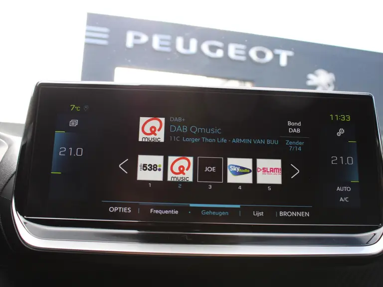 Peugeot e-2008 GT 50 kWh 136PK inclusief batterijtest Navigatie, Lichtmetalen velgen 18 inch, Keyless Entry, Dodehoek detectie afbeelding 27