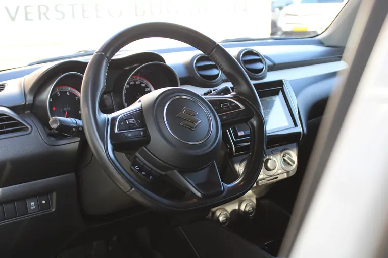 Suzuki Swift 1.2 Select Carplay/Android Auto, Achteruitrijcamera, Stoelverwarming, DAB Radio, Airco afbeelding 3