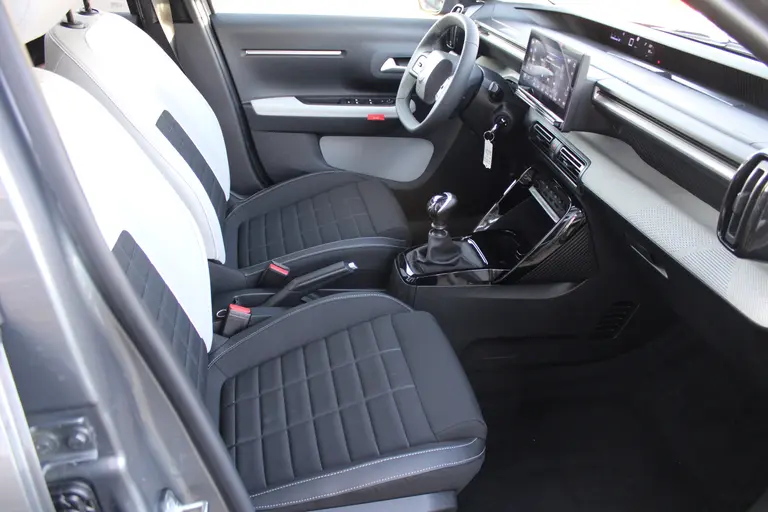 Citroën C3 1.2 Turbo Max Cruise/Climate control, Apple carplay/Android auto, 17" LM velgen, Camera, PDC achter, afbeelding 22