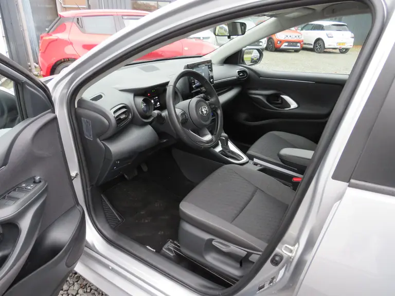 Toyota Yaris 1.5 Hybrid Dynamic, Automaat, ORG NL, 10.000 KM. LM-Velgen, Apple carplay/Androidauto afbeelding 9