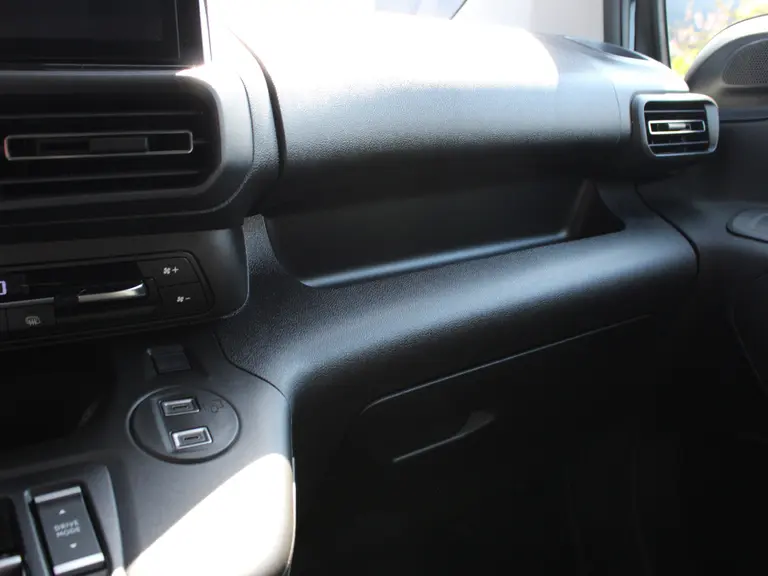 Citroën Berlingo 1.5 BlueHDi 130PK EAT8 Automaat L1 Keyless Entry & Start, Parkeersensoren Achter, Stoel, Stuur & Voorruitverwarming, Apple Carplay, Android Auto afbeelding 31