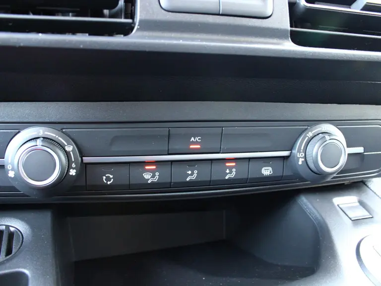 Peugeot Partner 1.5 BlueHDi 130PK EAT8 Automaat L1 White & Black Edition, Navigatie, Airconditioning, Camera Achter + Zijkant, Parkeerhulp voor & achter, Trekhaak afbeelding 25