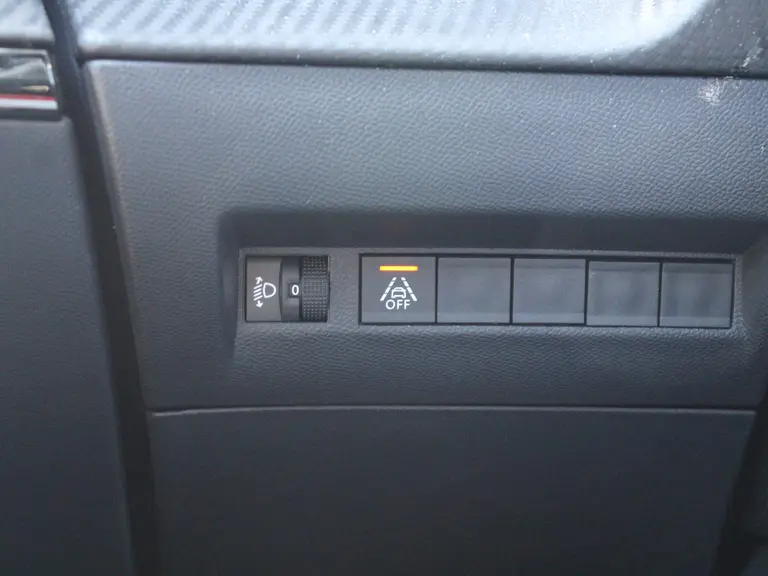 Peugeot 2008 Allure 1.2 PureTech 130PK EAT8 Automaat Navigatie, Achteruitrijcamera, Climate Control, Cruise Control, Trekhaak afbeelding 16