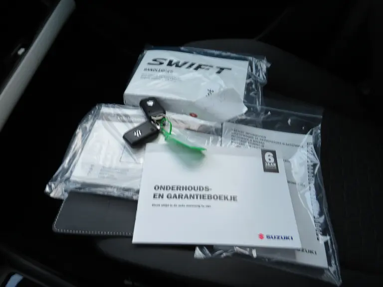 Suzuki Swift 1.2 Select Smart Hybrid, Automaat en 17 inch velgen! DEMOVOORDEEL, met Camera en Parkeersensoren afbeelding 31