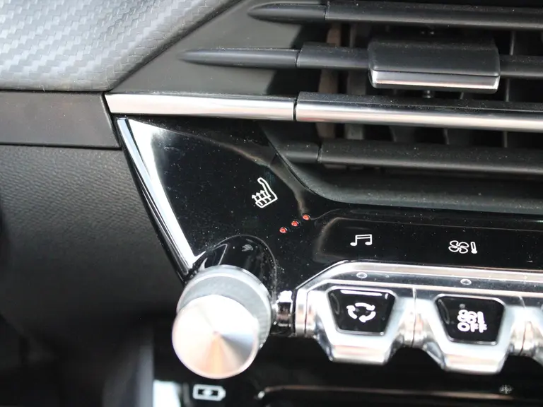 Peugeot e-208 EV GT Pack 50 kWh 136PK Navigatie, Achteruitrijcamera, Panoramadak, Stoelverwarming, Adaptieve Cruise Control afbeelding 31