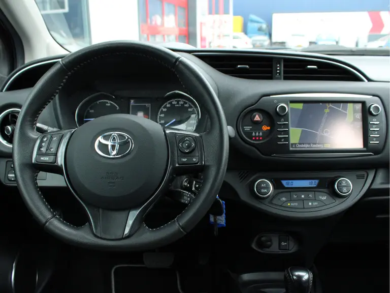Toyota Yaris 1.5 Hybrid Y20 Automaat Trekhaak, Parkeercamera, Climate control, Cruise control, Lichtmetalen velgen afbeelding 10