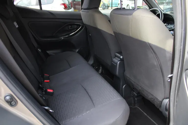 Toyota Yaris Cross 1.5 Hybrid Explore Achteruitrijcamera, Cruise Control Adaptief, Navigatie, Stoelverwarming afbeelding 17