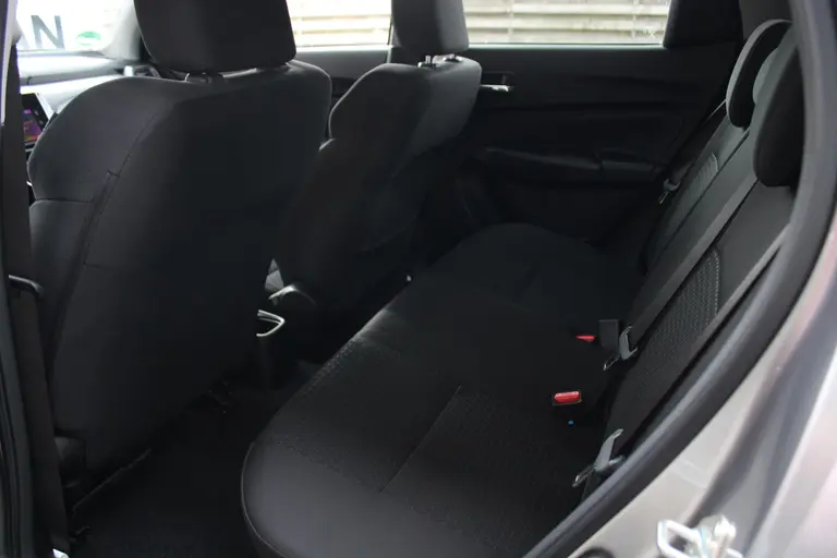 Suzuki Swift 1.2 Style Smart Hybrid CVT Automaat Navigatie, Cruise Control Adaptief, Stoelverwarming, Achteruitrijcamera, Parkeersensoren Achter afbeelding 15