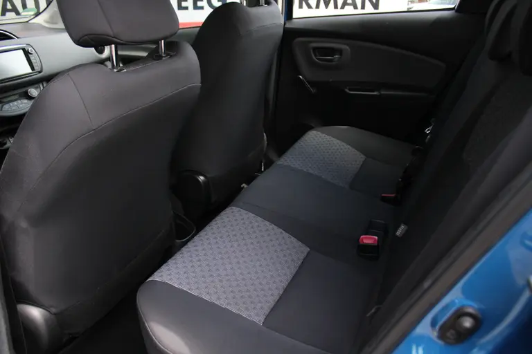 Toyota Yaris 1.3 100PK VVT-i Aspiration Cruise Control, Achteruitrijcamera, Bluetooth, Elektrische Ramen afbeelding 16