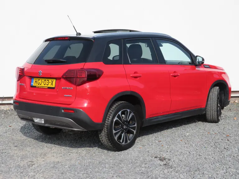 Suzuki Vitara 1.4 Boosterjet AllGrip Stijl/Style, Automaat, All-Seasonbanden, Panoramadak, Parkeersensoren, ZEER COMPLEET! afbeelding 3