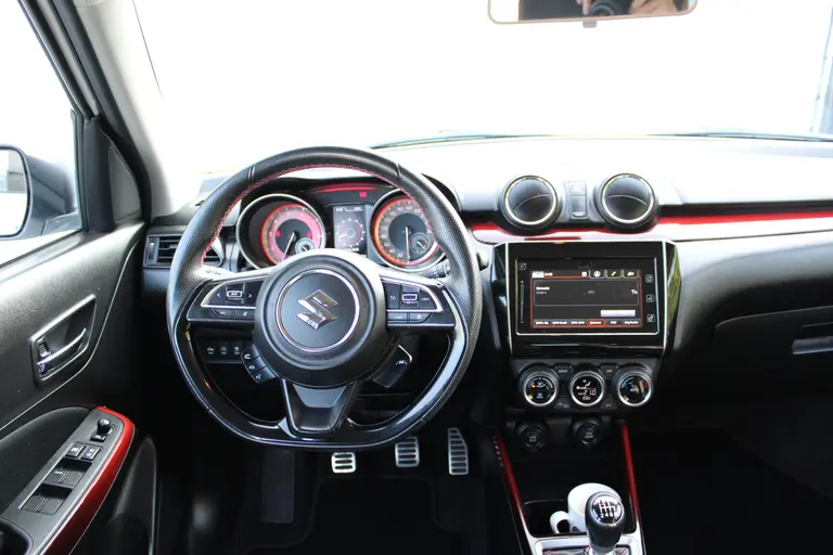 Suzuki Swift 1.4 Sport met Apple Carplay/ Android Auto, Dealer Cruise control en Achteruitrij Camera. afbeelding 7