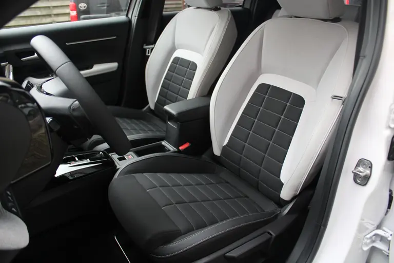 Citroën ë-C3 Max 44 kWh Interieur Voorverwarming, Head-Up Display, Cruise en Climate Control, Carplay/Android Auto afbeelding 6