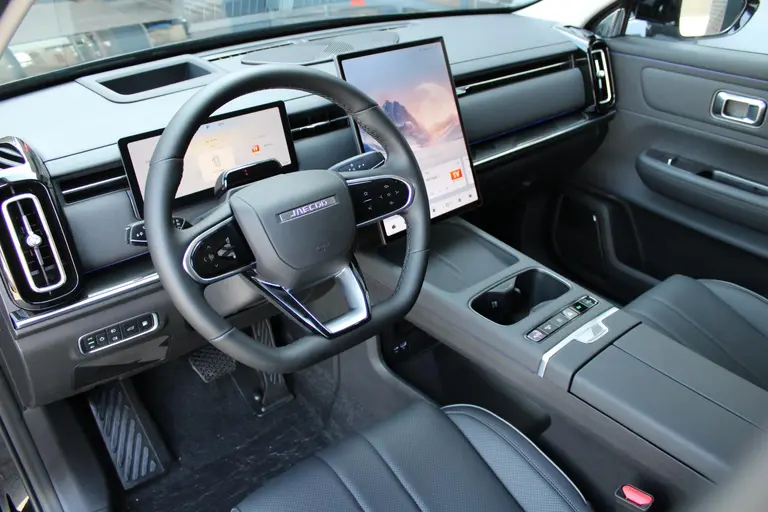 Jaecoo 7 PHEV Exclusive *Meer informatie volgt Jaecoo 7 Exclusive Automaat, Schuif-Kanteldak, 1500 KG trekgewicht, Navigatie, 19" LM velgen, Elektrische achterklep, Luxe lederen bekleding, 7 jaar garantie afbeelding 35
