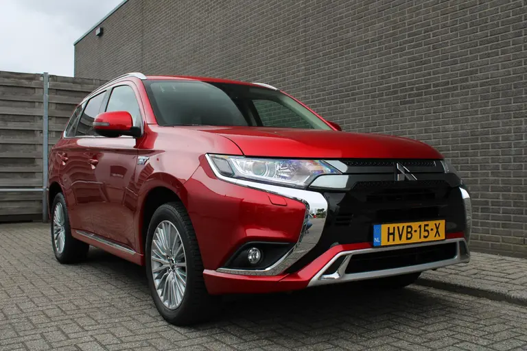 Mitsubishi Outlander 2.4 PHEV Intense+ Cruise/Climate control, Apple carplay/Android auto, Camera, Stoelverwarming, 18"LM velgen, afbeelding 33