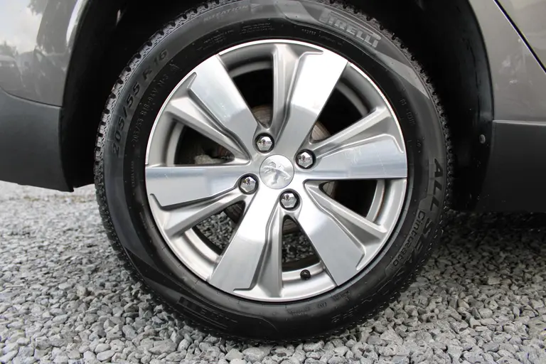 Peugeot 2008 1.2 VTi Allure Pack Premium Plus, Automaat, Navigatie, Parkeersensoren voor en achter afbeelding 5