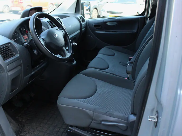 Peugeot Expert 227 1.6 HDI L1H1 Navteq 2, 3 Zitplaatsen Trekhaak, Navigatie, Cruise Control, Bluetooth, Airco afbeelding 5