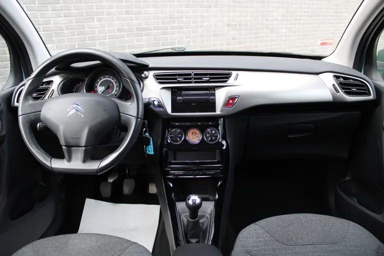 Citroën C3 1.2 PureTech Feel Edition CruiseControl, Bluetooth, Airco, All-season banden afbeelding 8