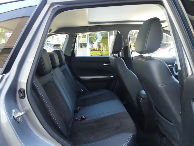 Suzuki Vitara 1.5 Hybrid Style Automaat, Panoramadak, Navigatie afbeelding 24