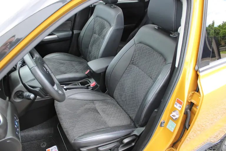 Suzuki Vitara 1.5 Hybrid Style, Automaat, 1e Eig. met All-Seasonbanden, Panoramadak, Navigatie, Parkeersensoren en Dealer onderhouden! afbeelding 9