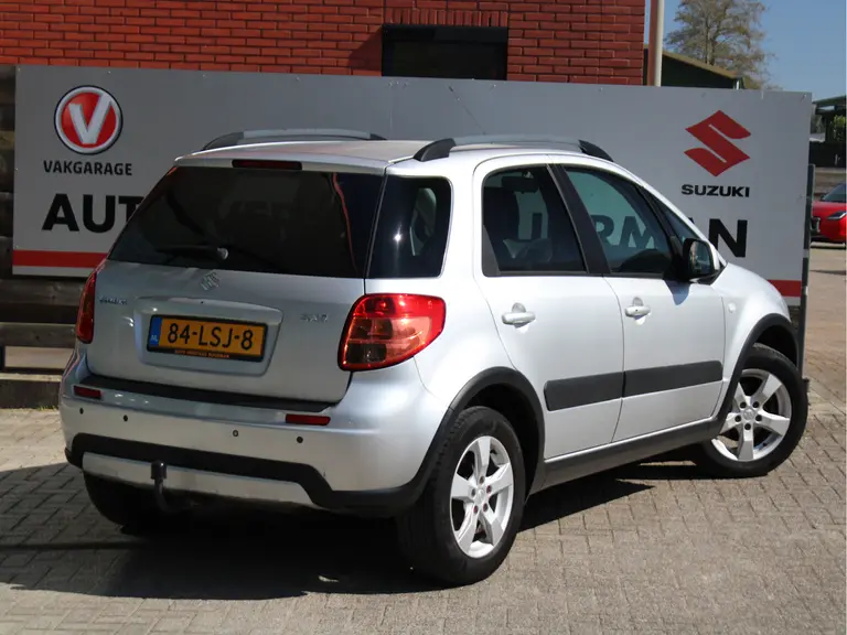 Suzuki SX4 1.6 Exclusive, Trekhaak, parkeersensoren, 2e Eig. Keyless en Middenarmsteun afbeelding 2