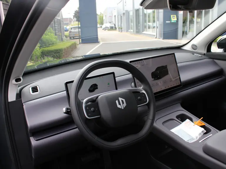 Leapmotor C10 REEV Design 28.4 kWh Camera systeem rondom, Stoelverwarming/koeling, Panoramadak, Navigatie afbeelding 18