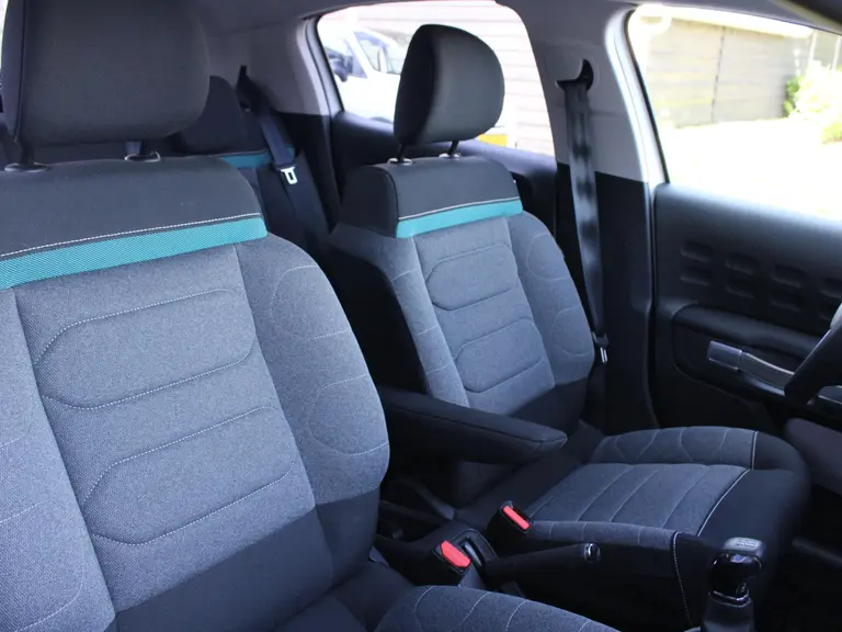 Citroën C3 Business 1.2 PureTech 82PK Navigatie, Achteruitrijcamera, Parkeersensoren, Keyless Entry & Start, Stoelverwarming, Apple Carplay, Android Auto afbeelding 15