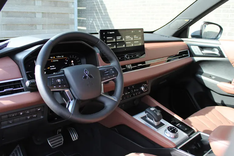 Mitsubishi Outlander 2.4 PHEV Instyle+ Lederen interieur, Elek.glazen panoramadak, Massage stoelen, 20" LM velgen, afbeelding 42