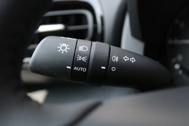 Toyota Yaris 1.0 VVT-i Active Achteruitrijcamera, Bluetooth, Cruise Control Adaptief, Airco afbeelding 28