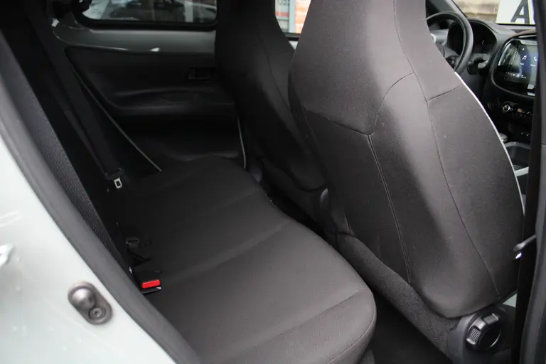 Toyota Aygo X 1.0 VVT-i S-CVT Pulse Automaat Achteruitrijcamera, Parkeersensoren Voor en Achter, Cruise Control Adaptief, Stoelverwarming afbeelding 19