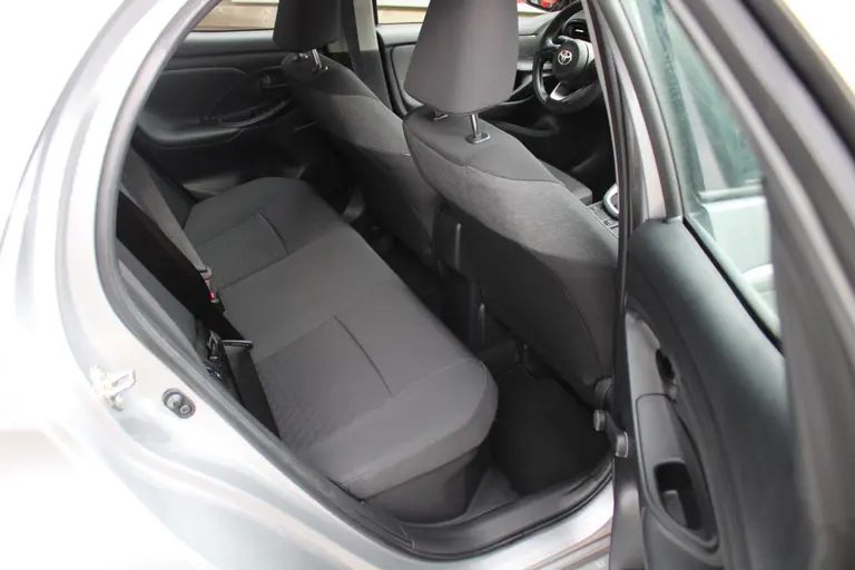 Toyota Yaris 1.5 Hybrid Active , Automaat, 1e Eig. en Dealer onderhouden! afbeelding 13